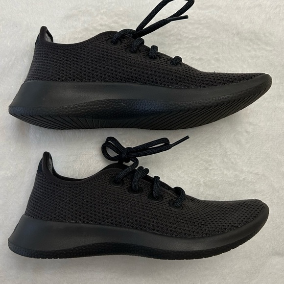 {Sz7} ALLBIRDS Women's Tree Runners-Jet Black (Black Sole) - Picture 4 of 11